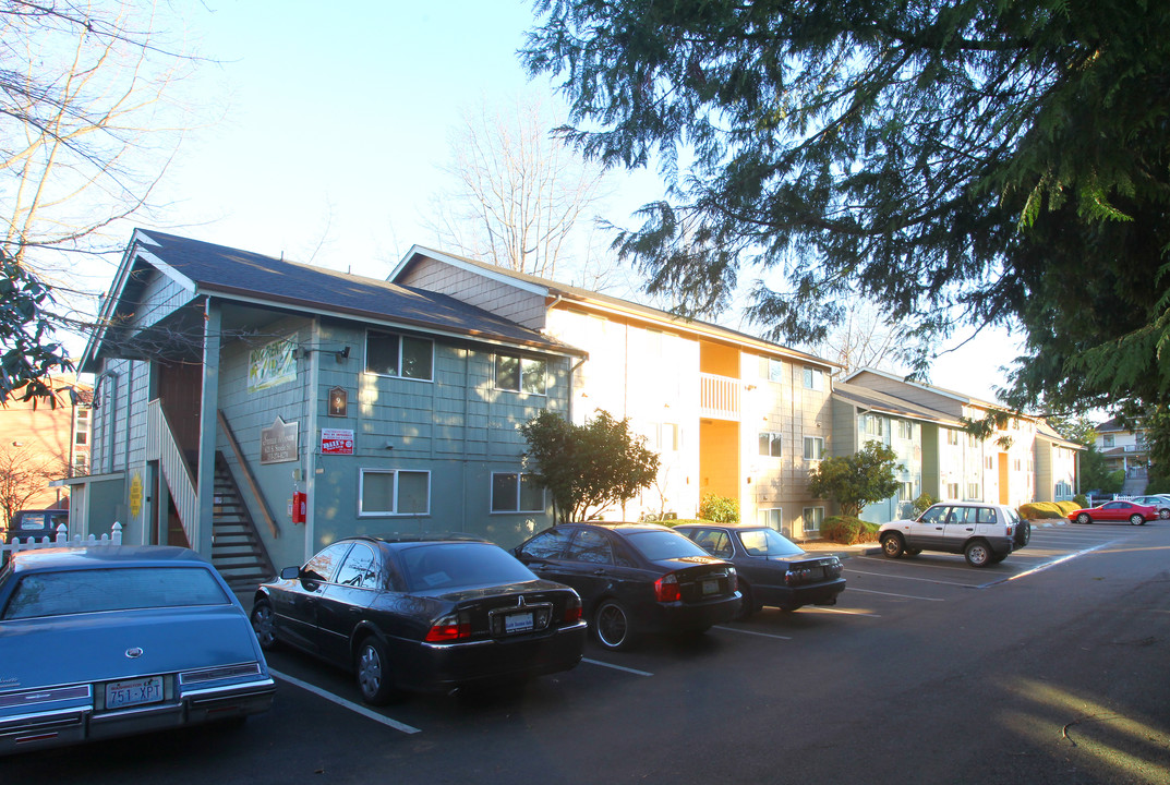 Steele Manor Apartments in Tacoma, WA - Building Photo