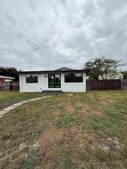 685 NW 14th St in Homestead, FL - Building Photo