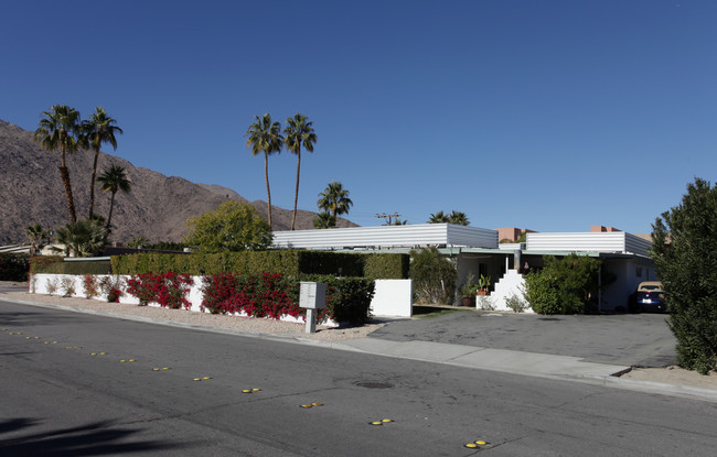 700 S Riverside Dr in Palm Springs, CA - Building Photo - Building Photo