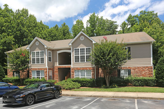 The Amesbury on West Market in Greensboro, NC - Building Photo - Building Photo