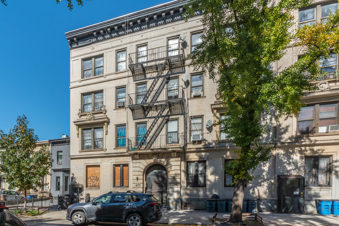 479 Van Buren St in Brooklyn, NY - Building Photo