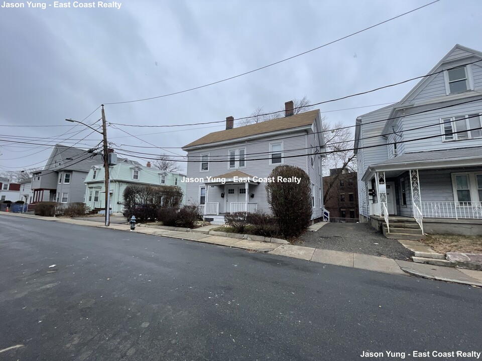 24 Greylock Rd in Boston, MA - Building Photo