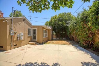 8939 Rhea Ave in Los Angeles, CA - Building Photo - Building Photo
