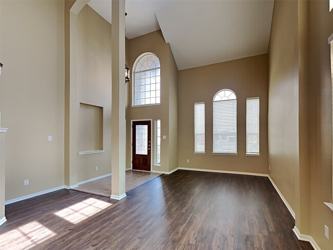 property at 1927 Makenna Ln