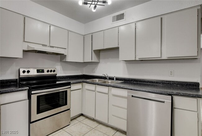 6453 Bannock Way in Las Vegas, NV - Building Photo - Building Photo