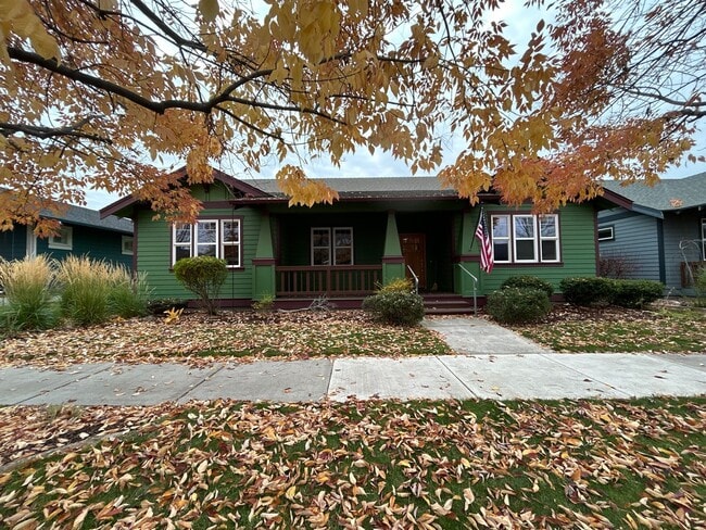 property at 1642 NW Hickory Pl