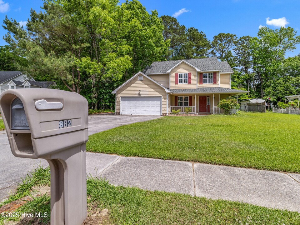 882 Pine Valley Rd in Jacksonville, NC - Building Photo