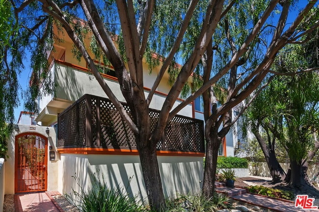 2702 11th St in Santa Monica, CA - Building Photo - Building Photo