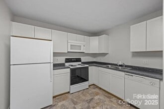 6 Azalea Rd in Asheville, NC - Building Photo - Building Photo