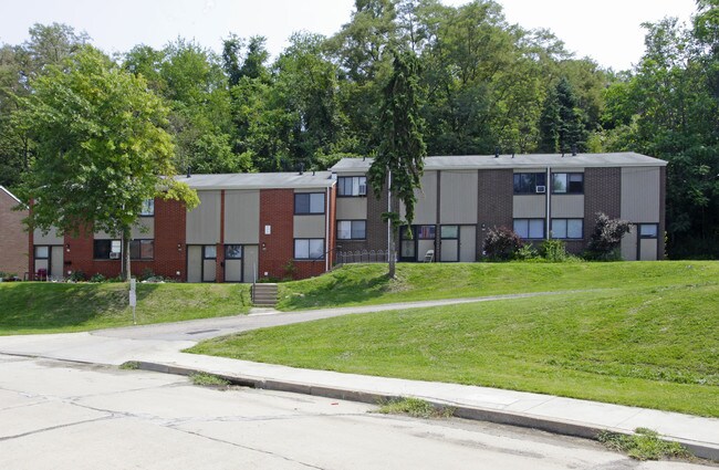 Mountain View Apartments and Townhomes in Pittsburgh, PA - Foto de edificio - Building Photo