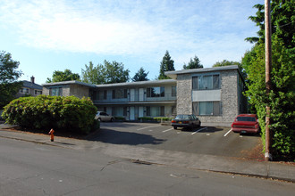 1902-1924 SE Ash St in Portland, OR - Building Photo - Building Photo