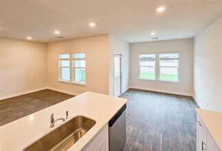 322 Merriman Rd in San Marcos, TX - Building Photo - Building Photo