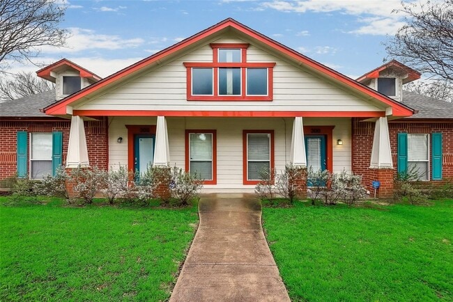 300-306 E Main St in Lancaster, TX - Building Photo - Building Photo