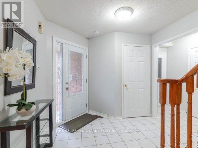 6064 Gemini Crescent in Mississauga, ON - Building Photo - Building Photo