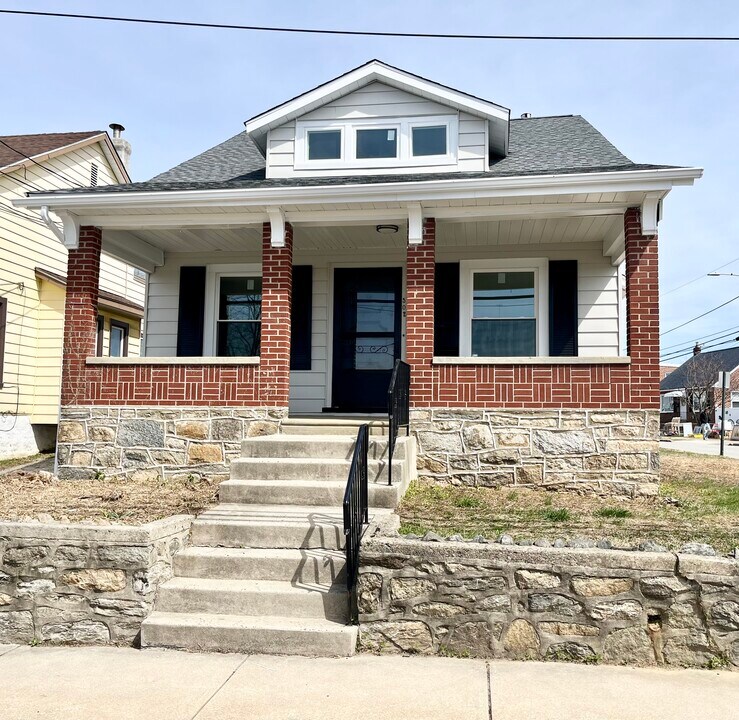 502 Morton Ave in Folsom, PA - Foto de edificio