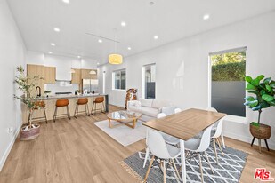 1905 S Corning St in Los Angeles, CA - Building Photo