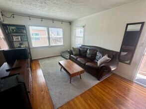 224 Palm Dr, Unit upper in Hermosa Beach, CA - Foto de edificio - Building Photo