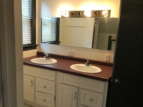 427 W Pleasant St, Unit 2 in Mankato, MN - Building Photo - Building Photo