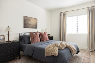 Layton Station Apartments in Layton, UT - Foto de edificio - Building Photo