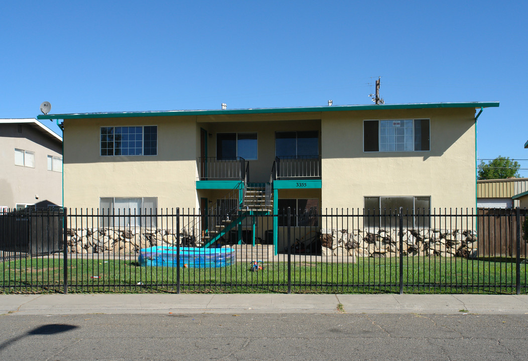 3355 Lerwick Rd in Sacramento, CA - Building Photo