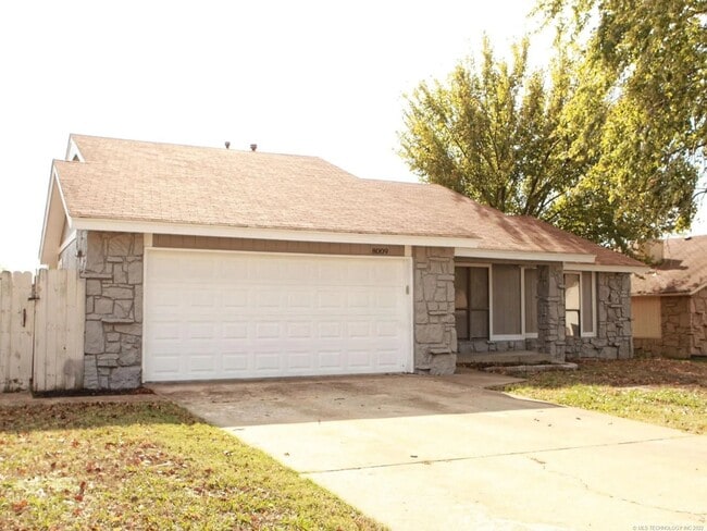 8009 E Lansing St in Broken Arrow, OK - Foto de edificio - Building Photo