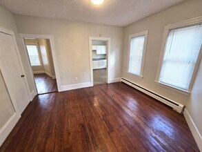 18 White Street Pl, Unit 1 in Somerville, MA - Building Photo - Building Photo
