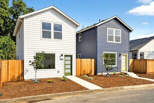 5705 NE Cesar E Chavez Blvd, Unit 5705 B in Portland, OR - Building Photo