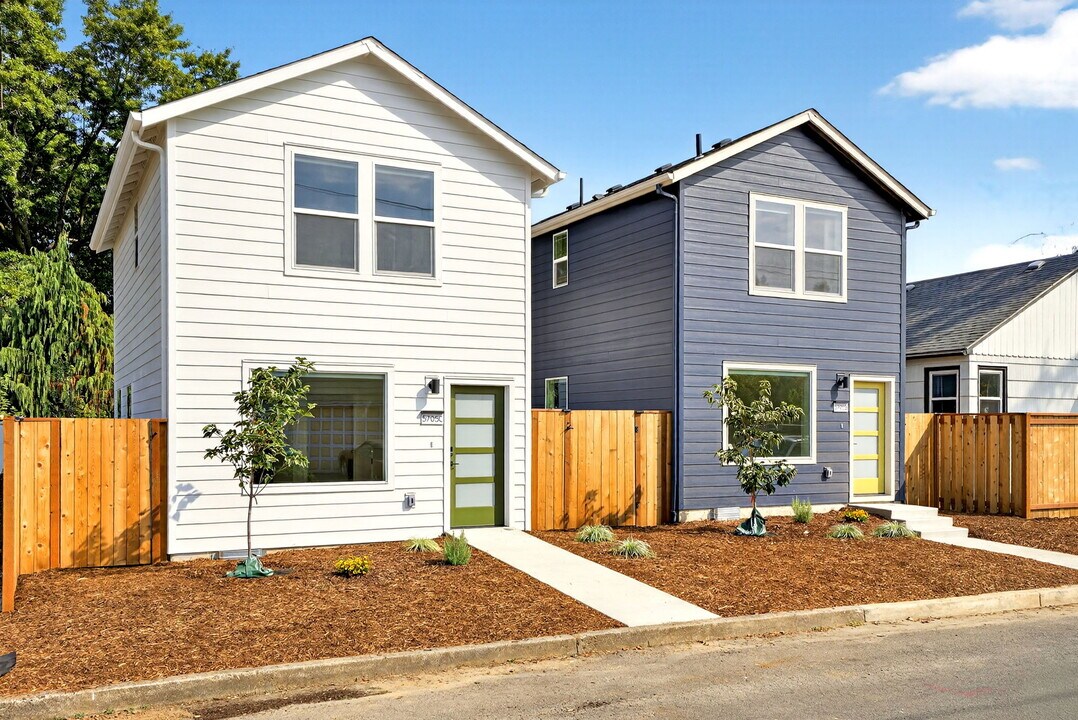 5705 NE Cesar E Chavez Blvd, Unit 5705 B in Portland, OR - Foto de edificio