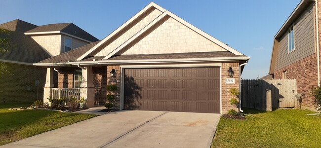property at 5022 Brewcastle Ln