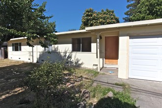 18175 Comstock Ave in El Verano, CA - Building Photo - Building Photo