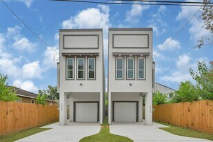 7940 Angus St in Houston, TX - Building Photo