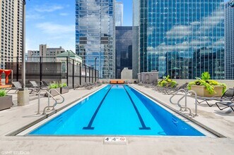 345 N La Salle Dr, Unit 4302 in Chicago, IL - Foto de edificio - Building Photo