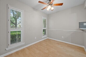 10180 Longmont Dr in Houston, TX - Building Photo - Building Photo