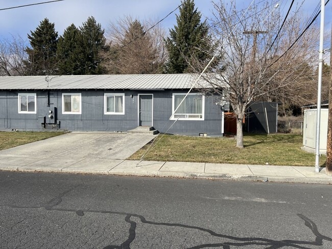 property at 861 C St SW