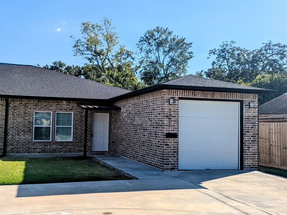 2925 Pecos St in Beaumont, TX - Building Photo