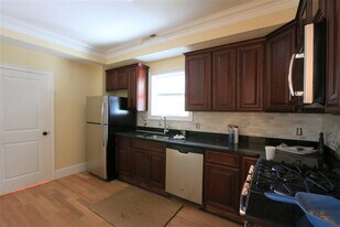 206 Summer St, Unit 2 in Somerville, MA - Building Photo
