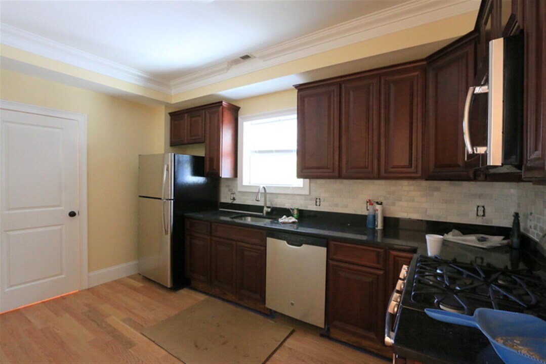 206 Summer St, Unit 2 in Somerville, MA - Building Photo