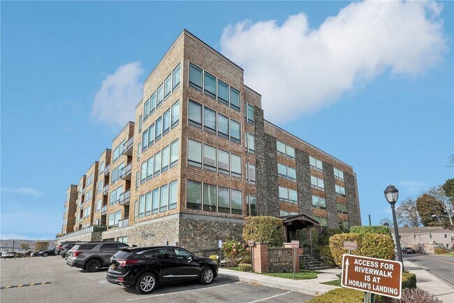 11 River St in Sleepy Hollow, NY - Foto de edificio - Building Photo