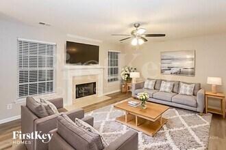 4343 Crestline Ln in Harrisburg, NC - Foto de edificio - Building Photo