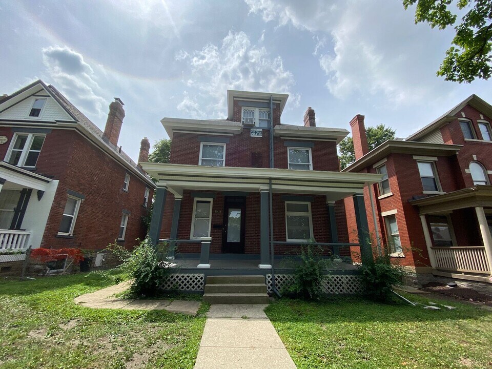 141 E 12th Ave in Columbus, OH - Building Photo