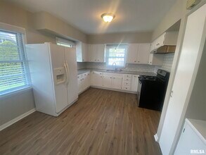 2733 E 18th St in Davenport, IA - Foto de edificio - Building Photo