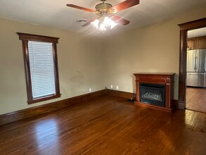 322 Chestnut St in Hawk Point, MO - Foto de edificio - Building Photo