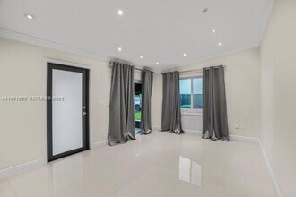 13817 SW 24th St in Miami, FL - Building Photo - Building Photo