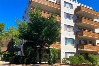 1375 River Rd in Edgewater, NJ - Building Photo