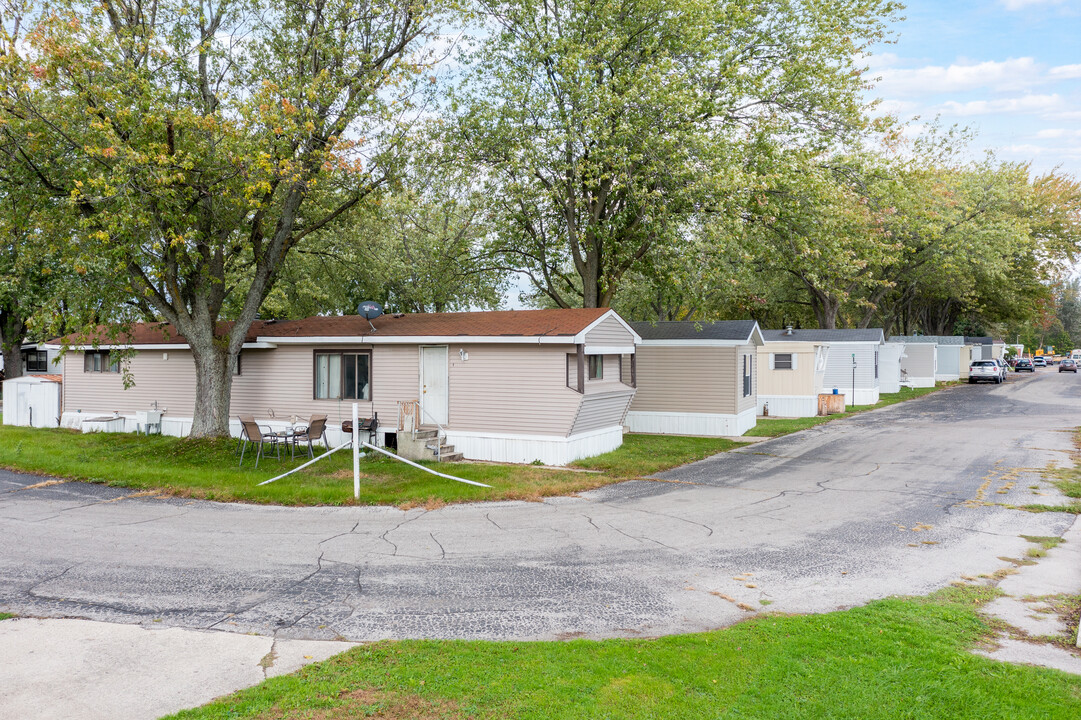 Shamrock Mobile Home Village in Monroe, MI - Building Photo