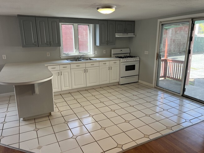 property at 8 Federal St