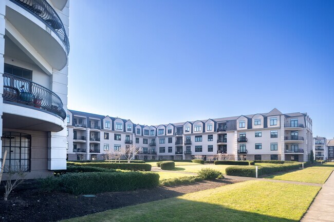 The Waterside in Portland, OR - Building Photo - Building Photo