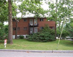 Taylor Street Towers in Fayetteville, AR - Building Photo - Building Photo