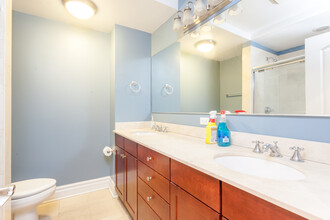 1707 N Crilly Ct, Unit G in Chicago, IL - Building Photo - Building Photo