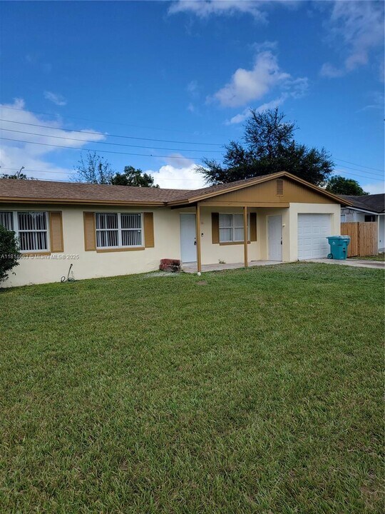 4285 Solomon Dr in Orlando, FL - Building Photo